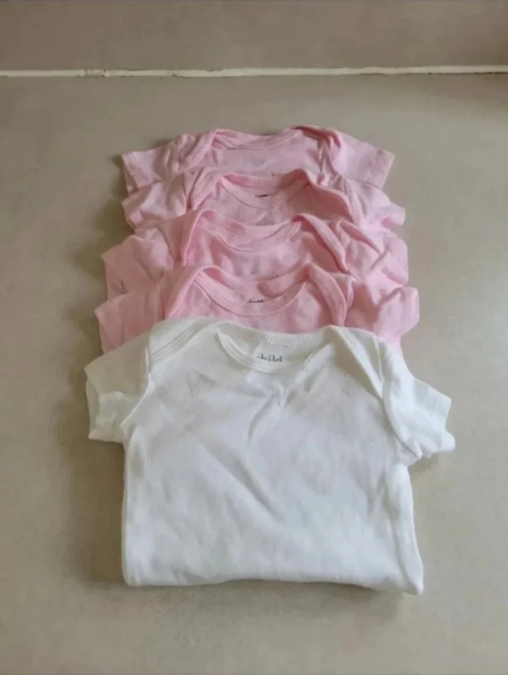 *NEW* 0-3 Months (4) PINK ONESIES & (1) WHITE